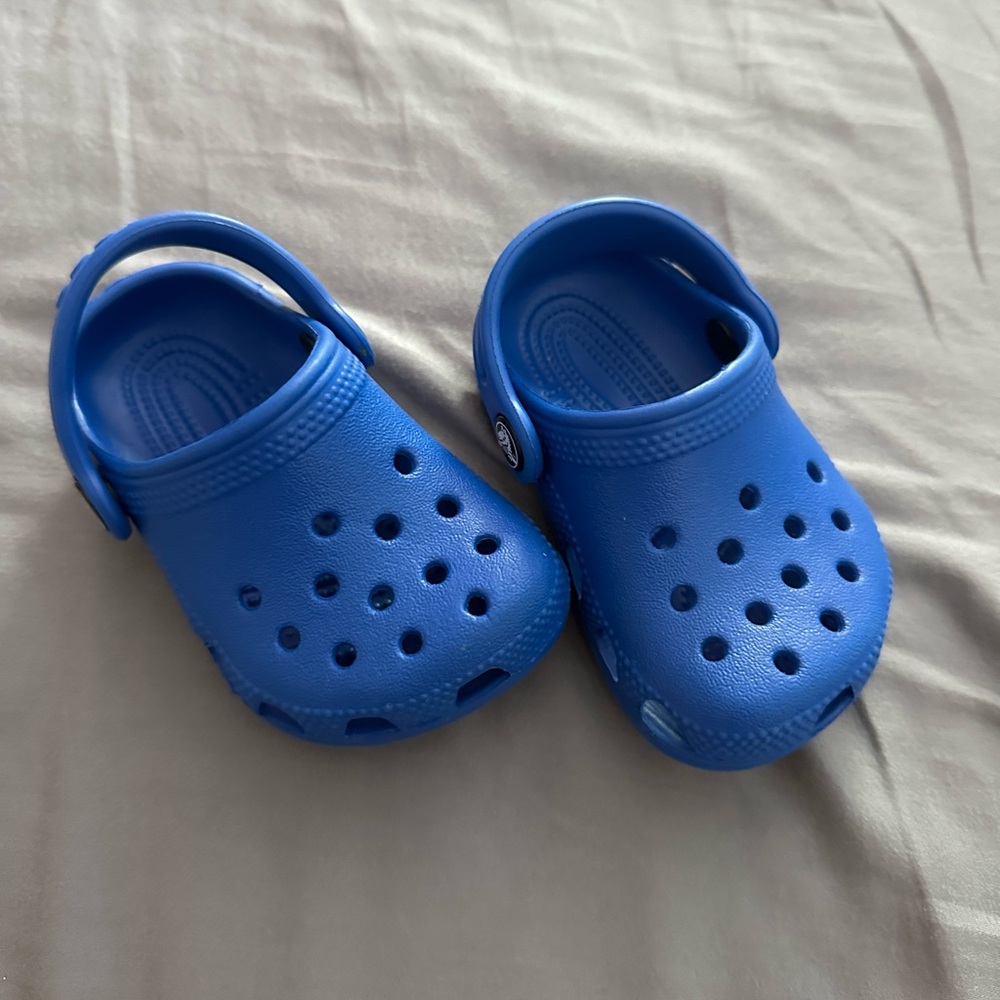 crocs size 2/3